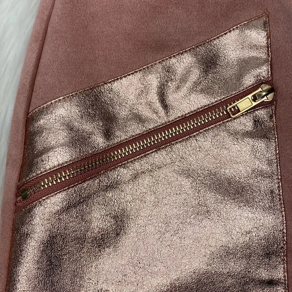 New Wild Honey Dusty Rose Suede Mini Skirt With Contrast Rose Gold Pocke… - Picture 3 of 10